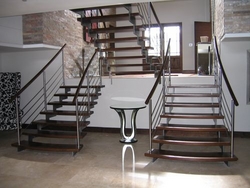 Laminated shattered glass stairway on stainless steel stringers 